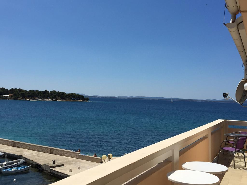 Guest House Punta Grzan Petrcane Exterior photo