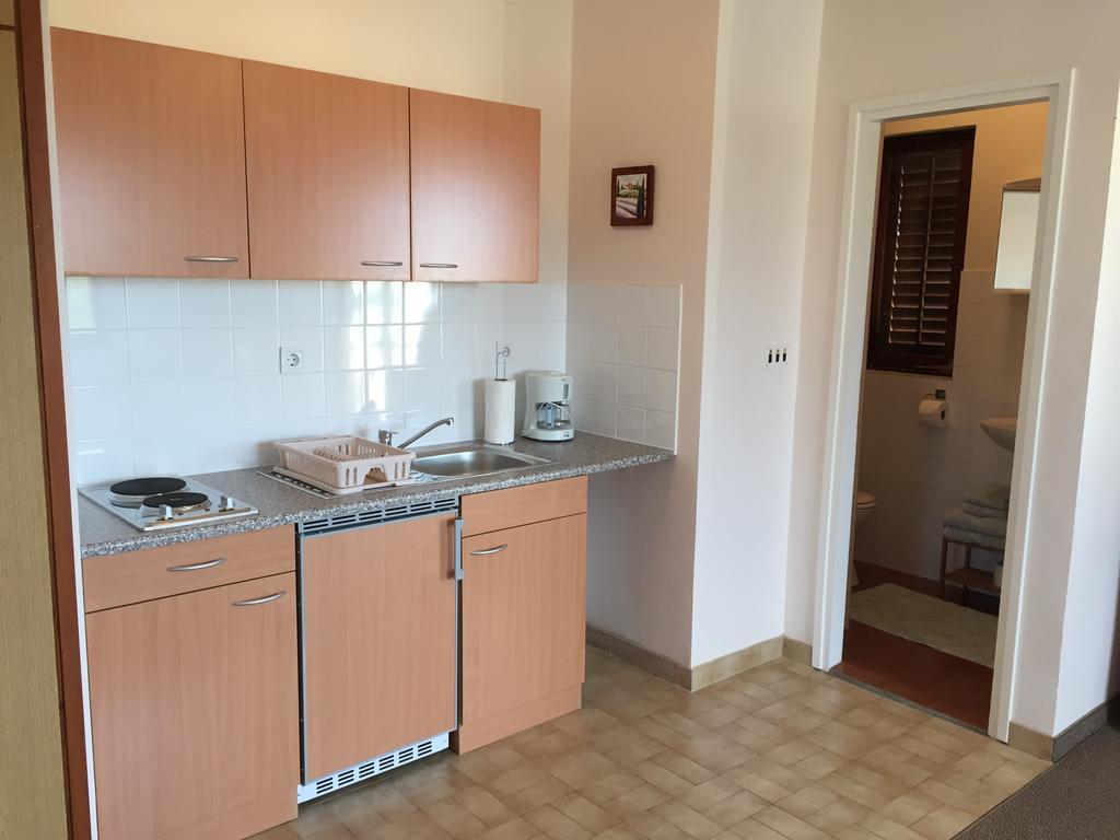 Guest House Punta Grzan Petrcane Room photo