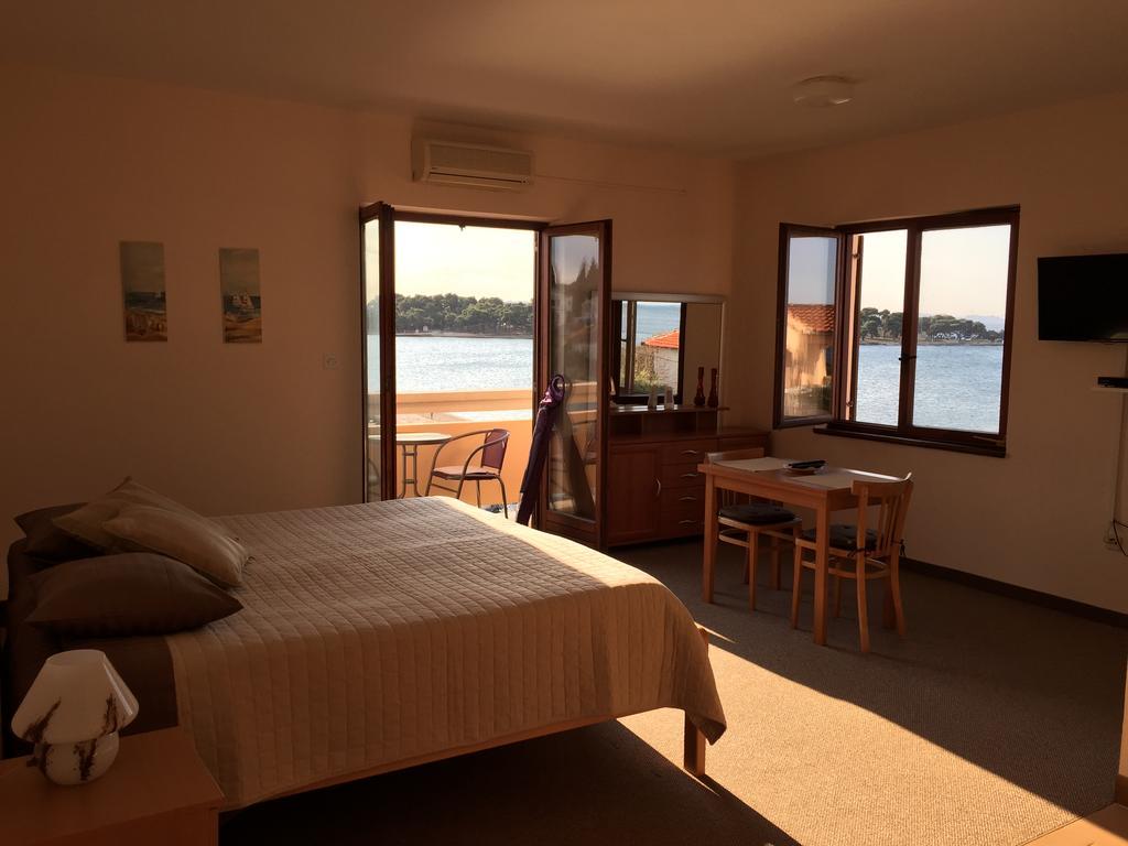Guest House Punta Grzan Petrcane Room photo