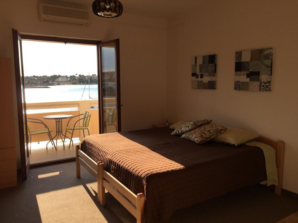 Guest House Punta Grzan Petrcane Exterior photo