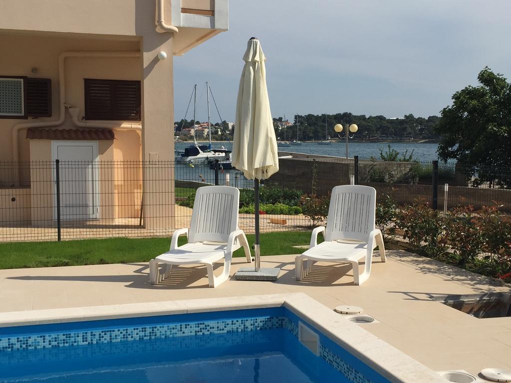 Guest House Punta Grzan Petrcane Exterior photo